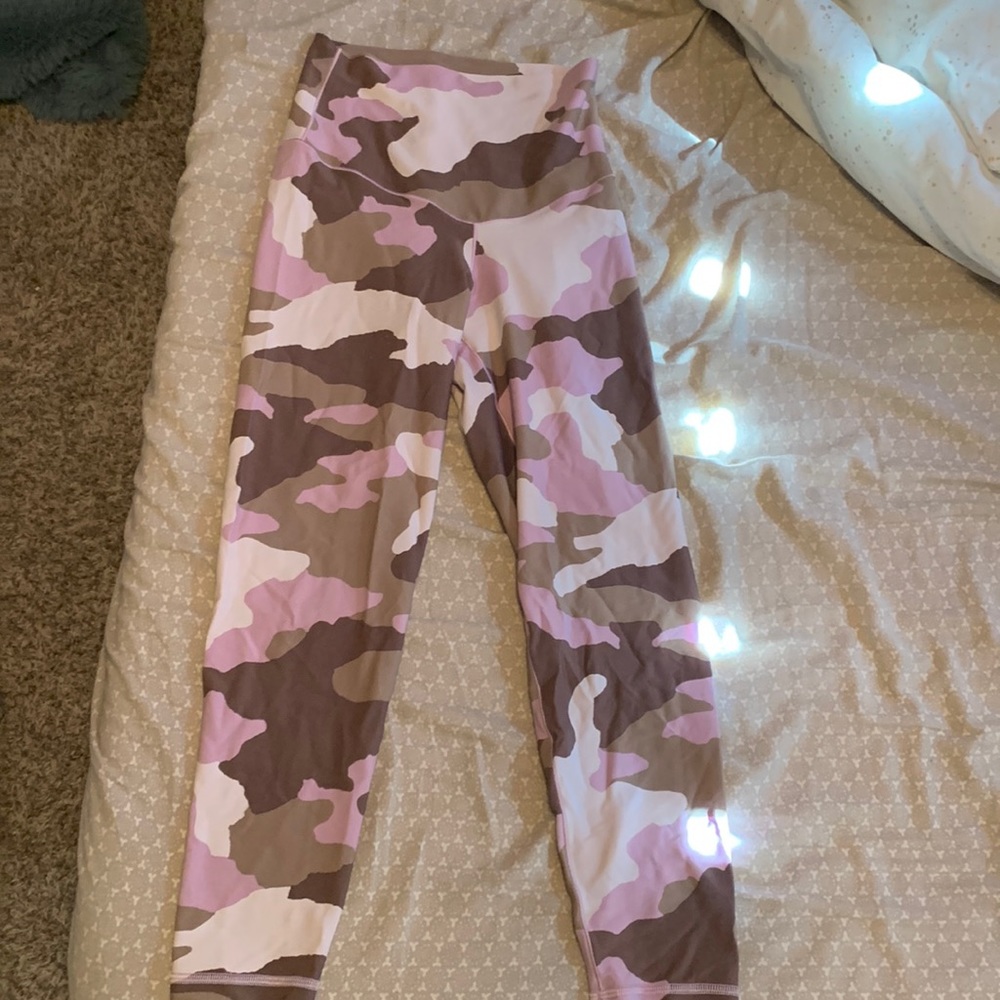 Women’s pink camo size small